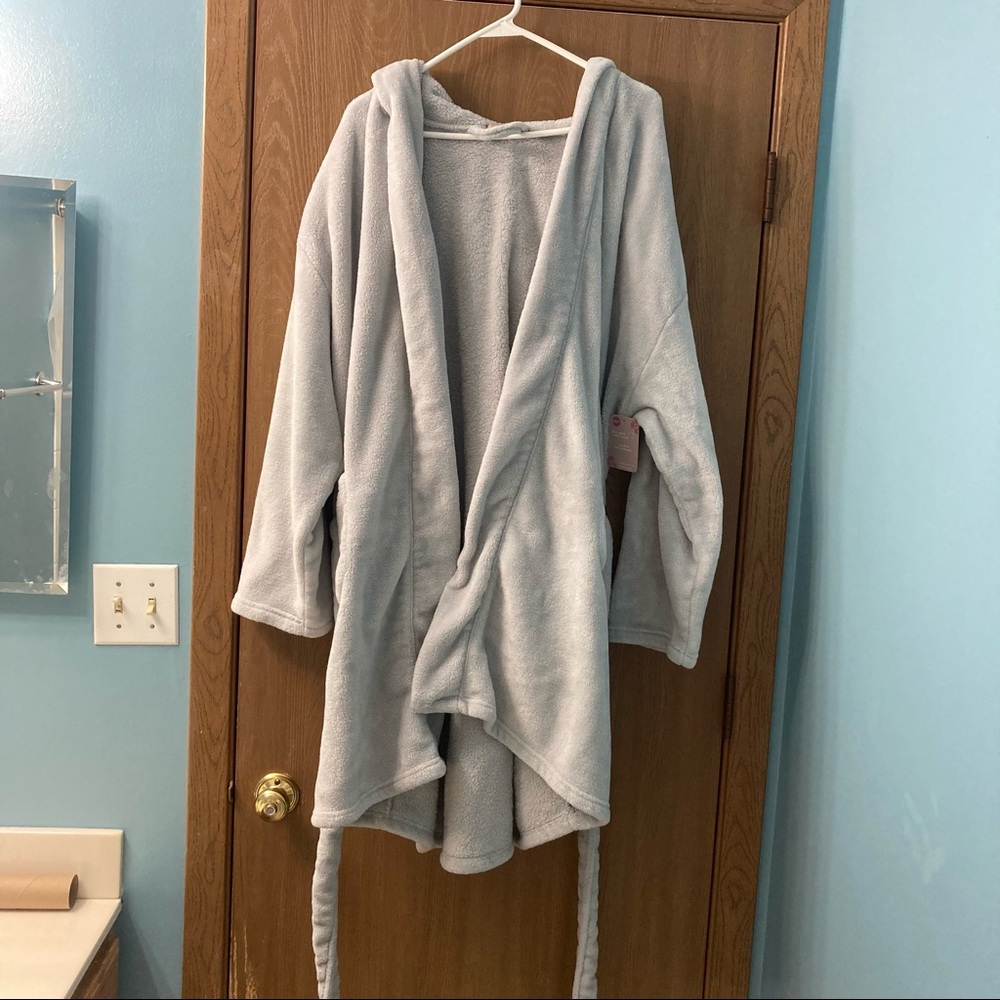 NWT Summer & Rose Cozy Robe - Size XL